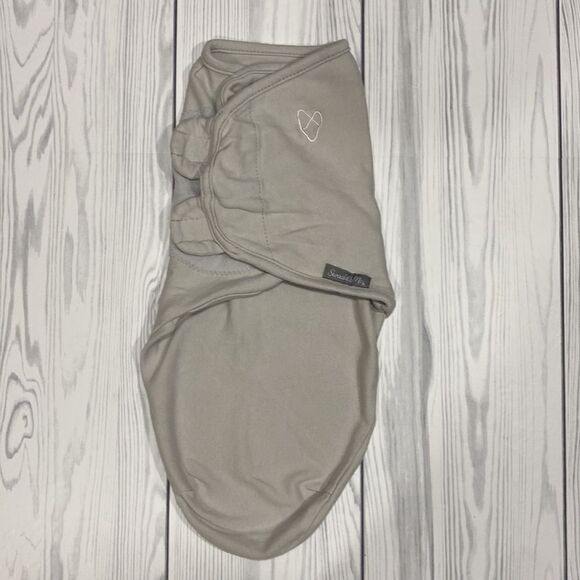 Infant Sleep Bundle NWOT Gown with Hat and Swaddle Me Swaddle - Picture 5 of 8